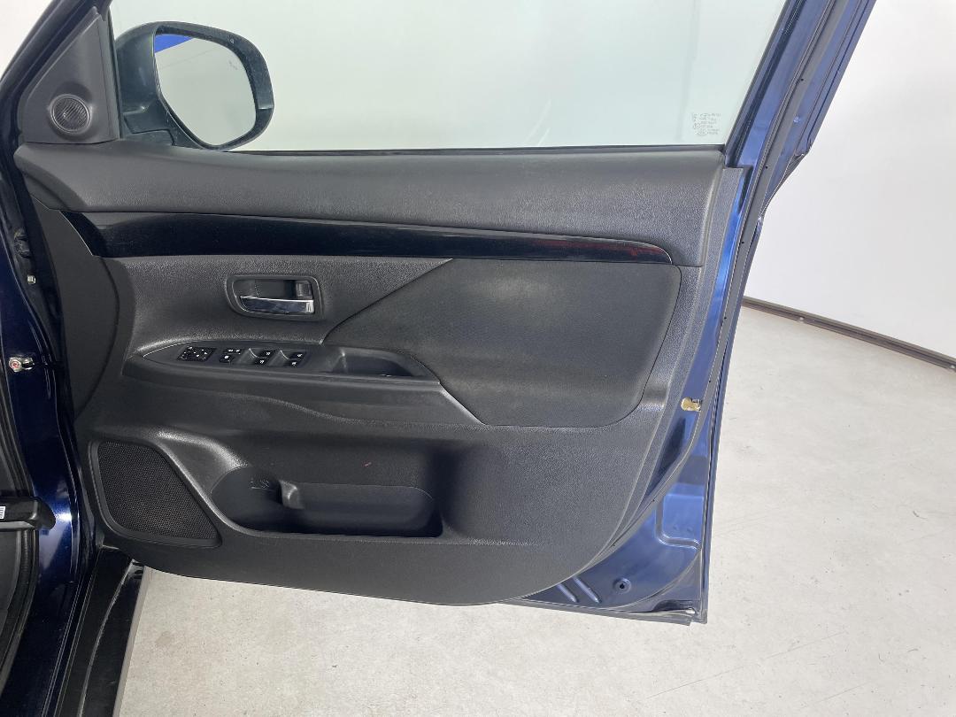 Photo '15' of Mitsubishi Outlander