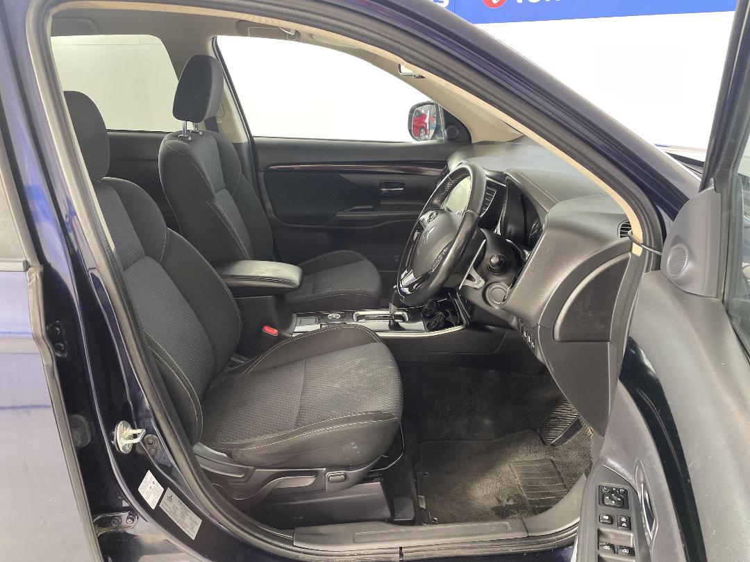 Photo '16' of Mitsubishi Outlander