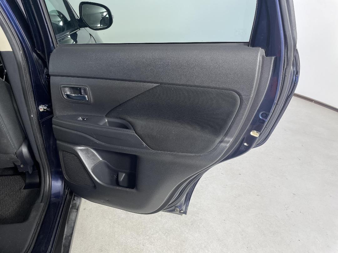 Photo '19' of Mitsubishi Outlander