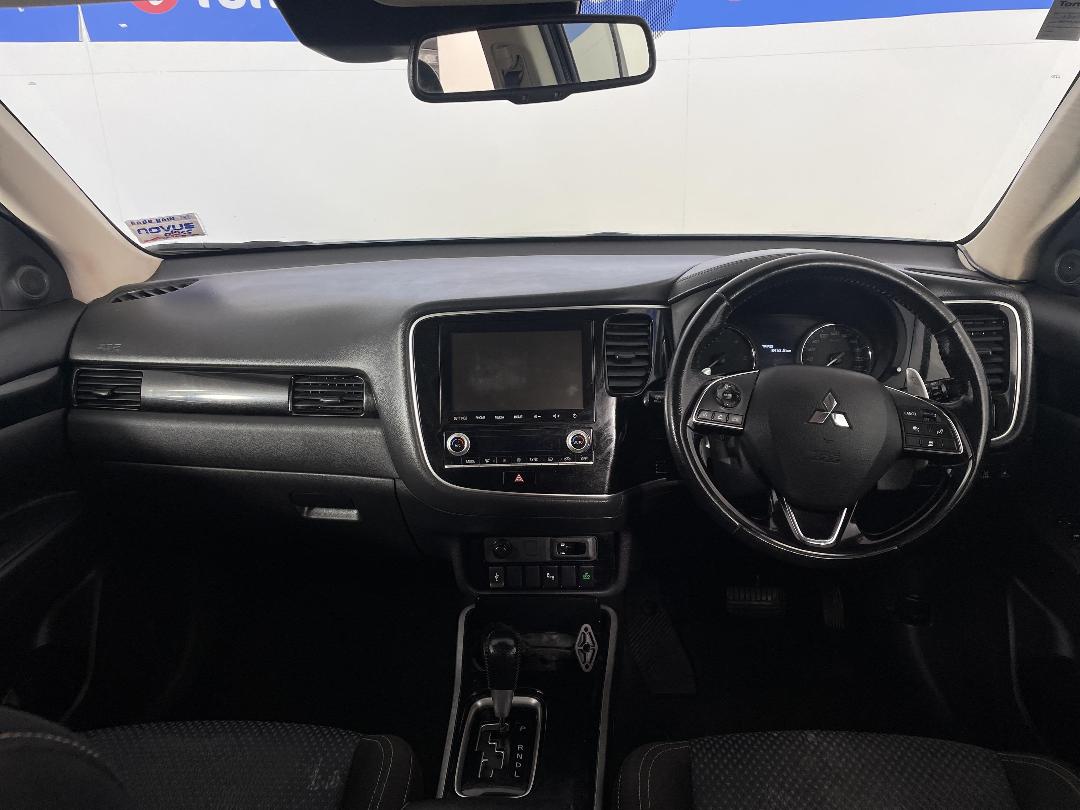 Photo '17' of Mitsubishi Outlander