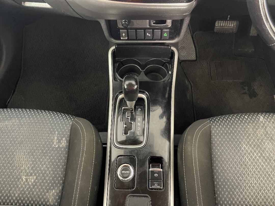 Photo '18' of Mitsubishi Outlander