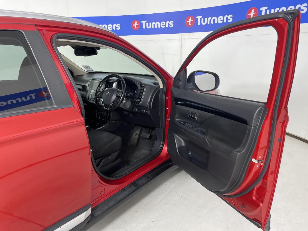 Photo '15' of Mitsubishi Outlander Photo '15' of Mitsubishi Outlander