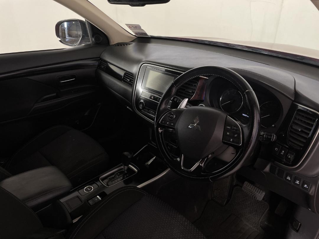 Photo '16' of Mitsubishi Outlander Photo '16' of Mitsubishi Outlander