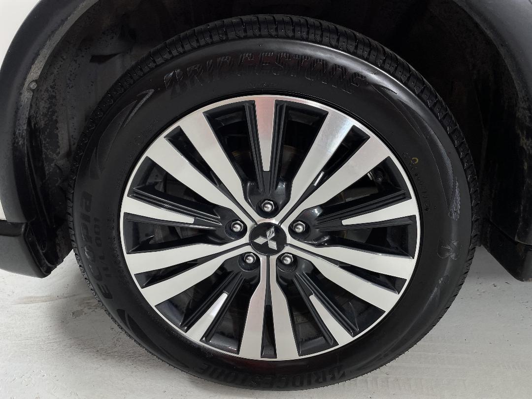 Photo '10' of Mitsubishi Outlander Photo '10' of Mitsubishi Outlander