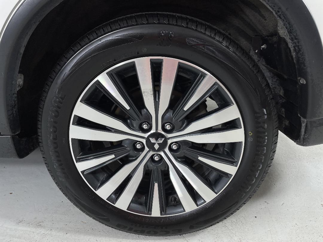 Photo '11' of Mitsubishi Outlander Photo '11' of Mitsubishi Outlander