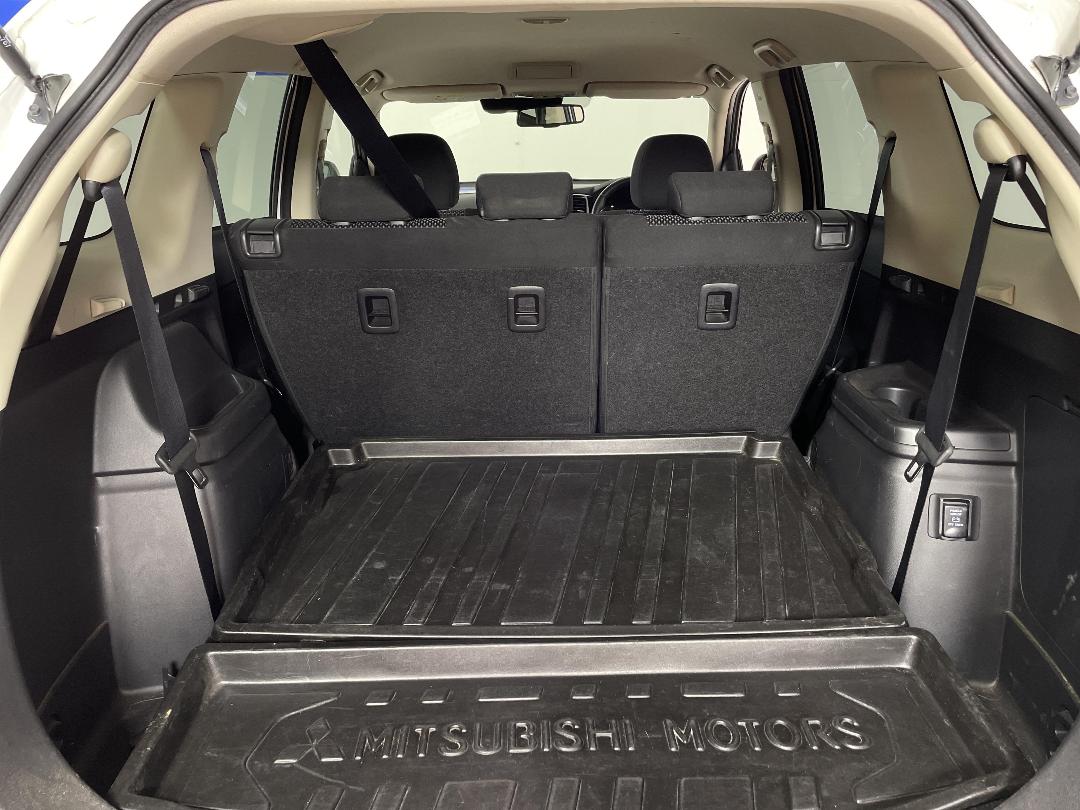 Photo '14' of Mitsubishi Outlander Photo '14' of Mitsubishi Outlander