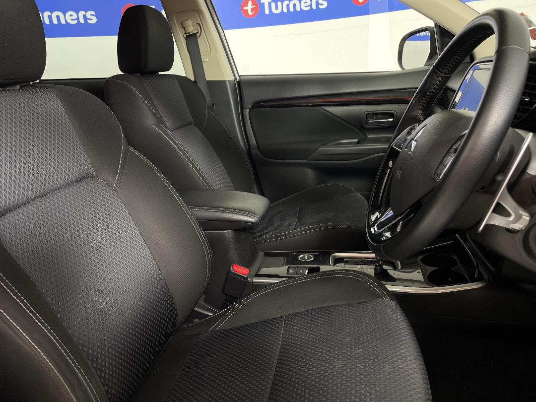 Photo '16' of Mitsubishi Outlander Photo '16' of Mitsubishi Outlander