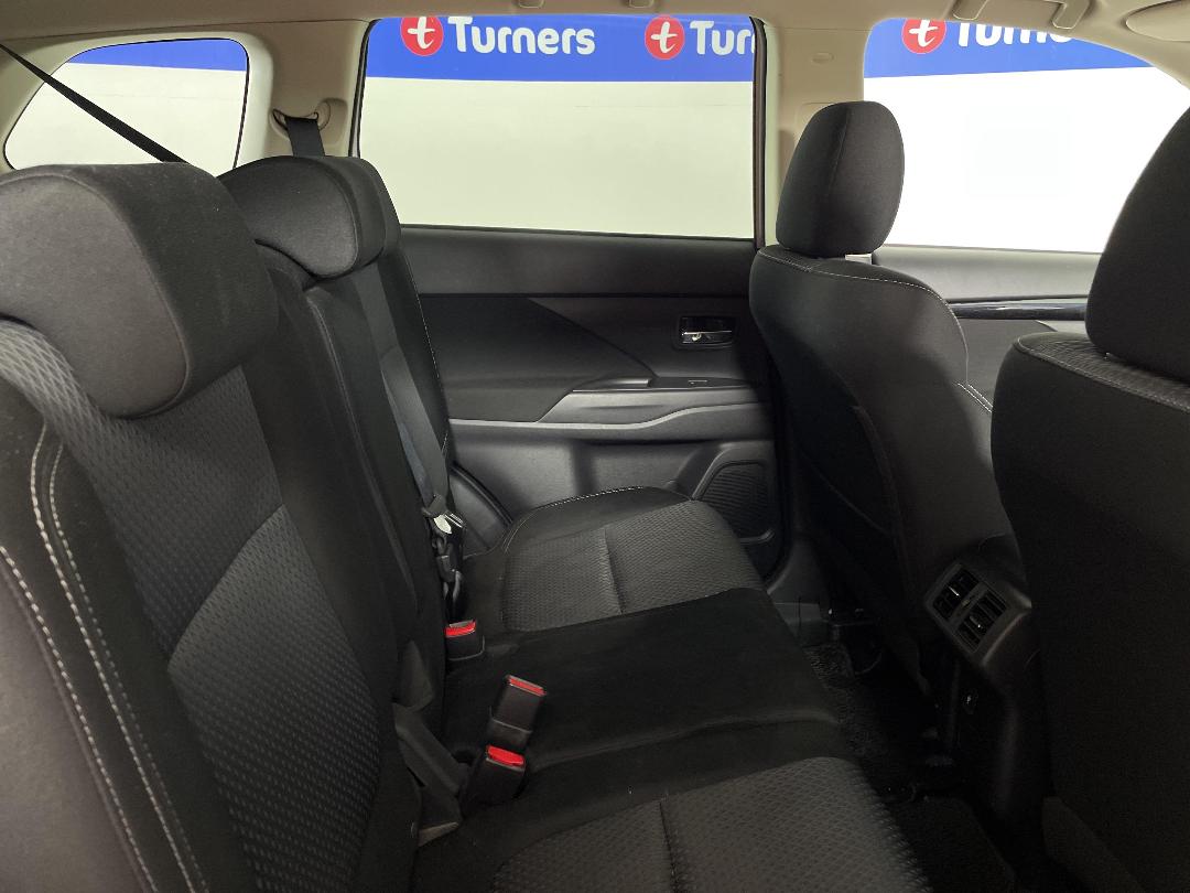 Photo '20' of Mitsubishi Outlander Photo '20' of Mitsubishi Outlander