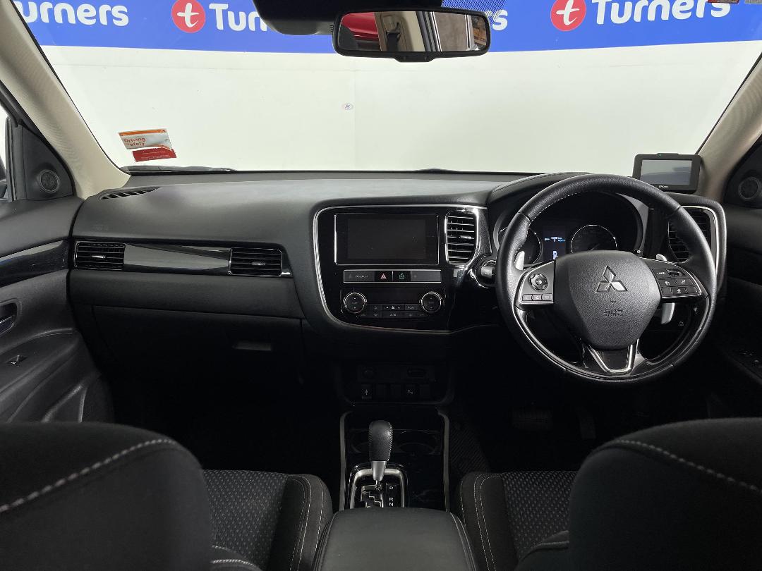 Photo '17' of Mitsubishi Outlander Photo '17' of Mitsubishi Outlander