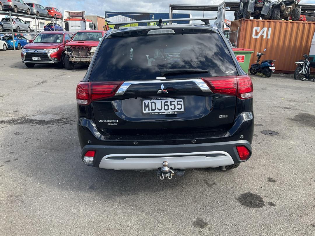 Damaged Mitsubishi Outlander XLS 2019 in Palmerston North Matipo Lane