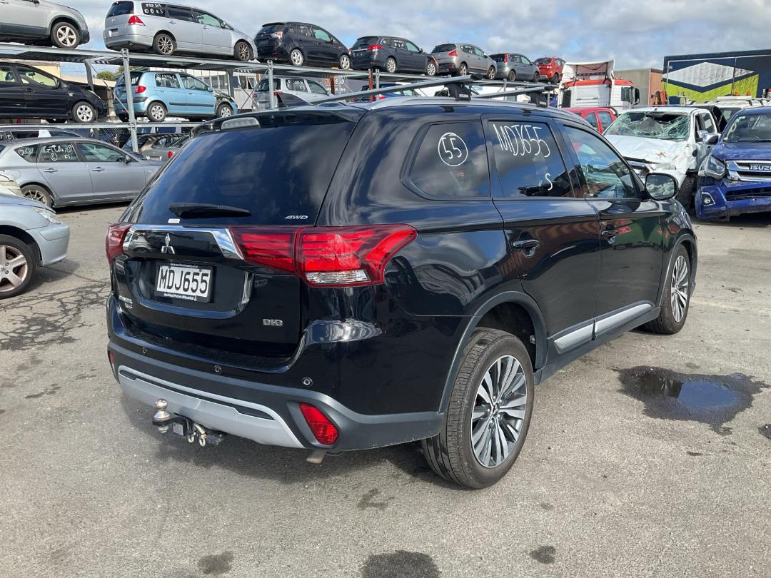 Damaged Mitsubishi Outlander XLS 2019 in Palmerston North - Matipo Lane ...