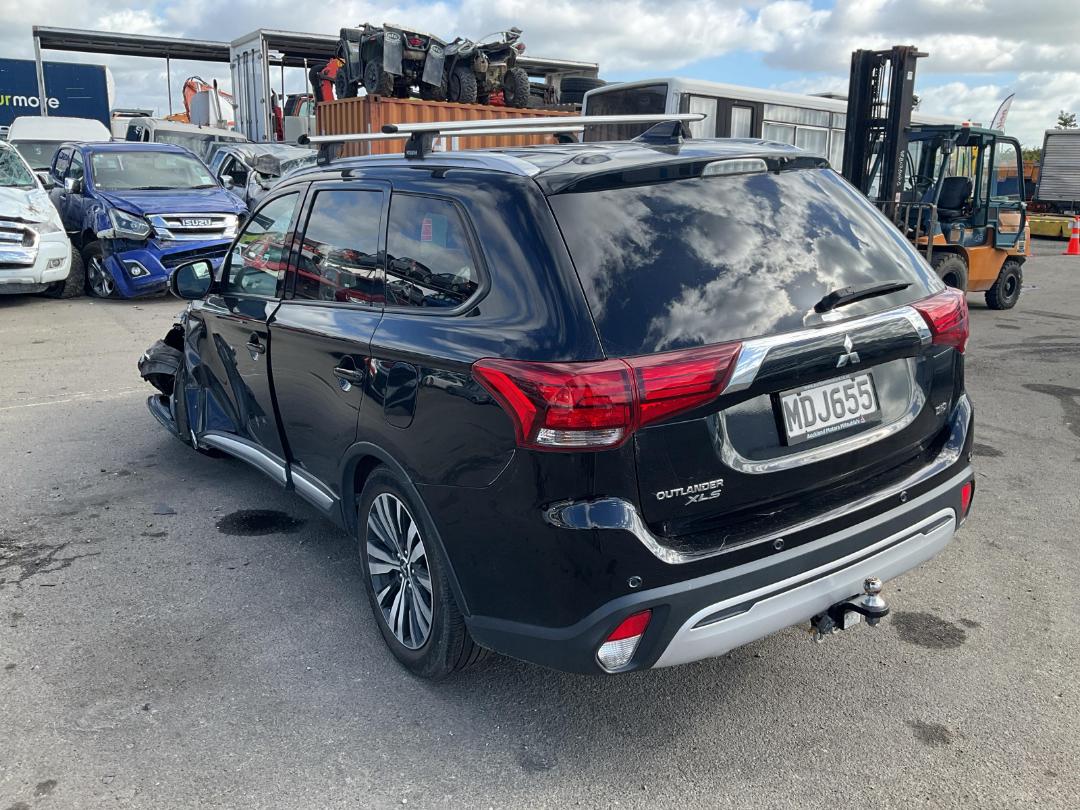 Damaged Mitsubishi Outlander XLS 2019 in Palmerston North - Matipo Lane ...