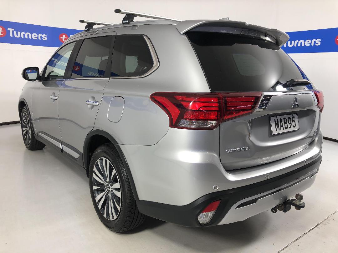 Photo '5' of Mitsubishi Outlander Photo '5' of Mitsubishi Outlander