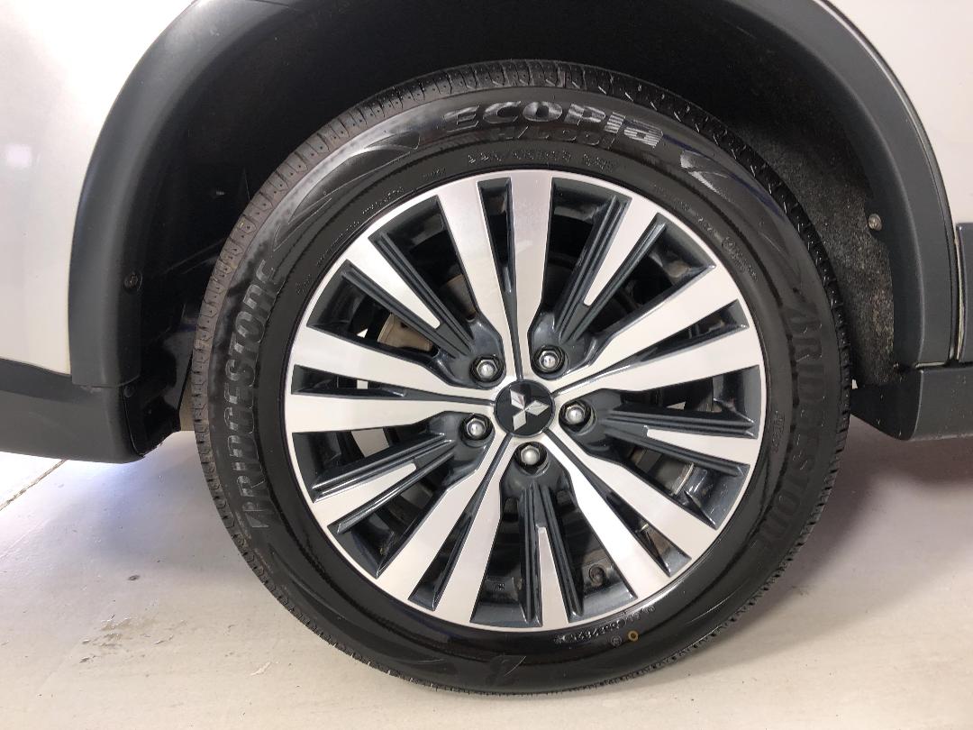 Photo '12' of Mitsubishi Outlander Photo '12' of Mitsubishi Outlander