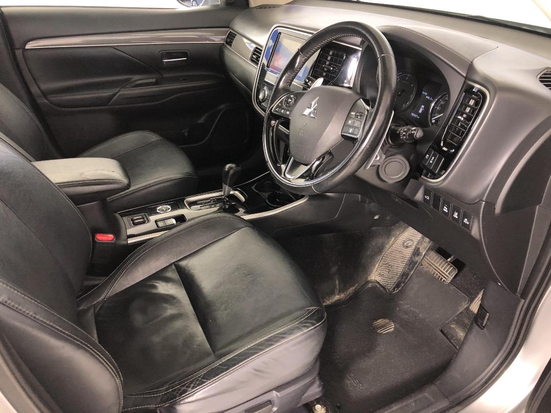 Photo '16' of Mitsubishi Outlander Photo '16' of Mitsubishi Outlander