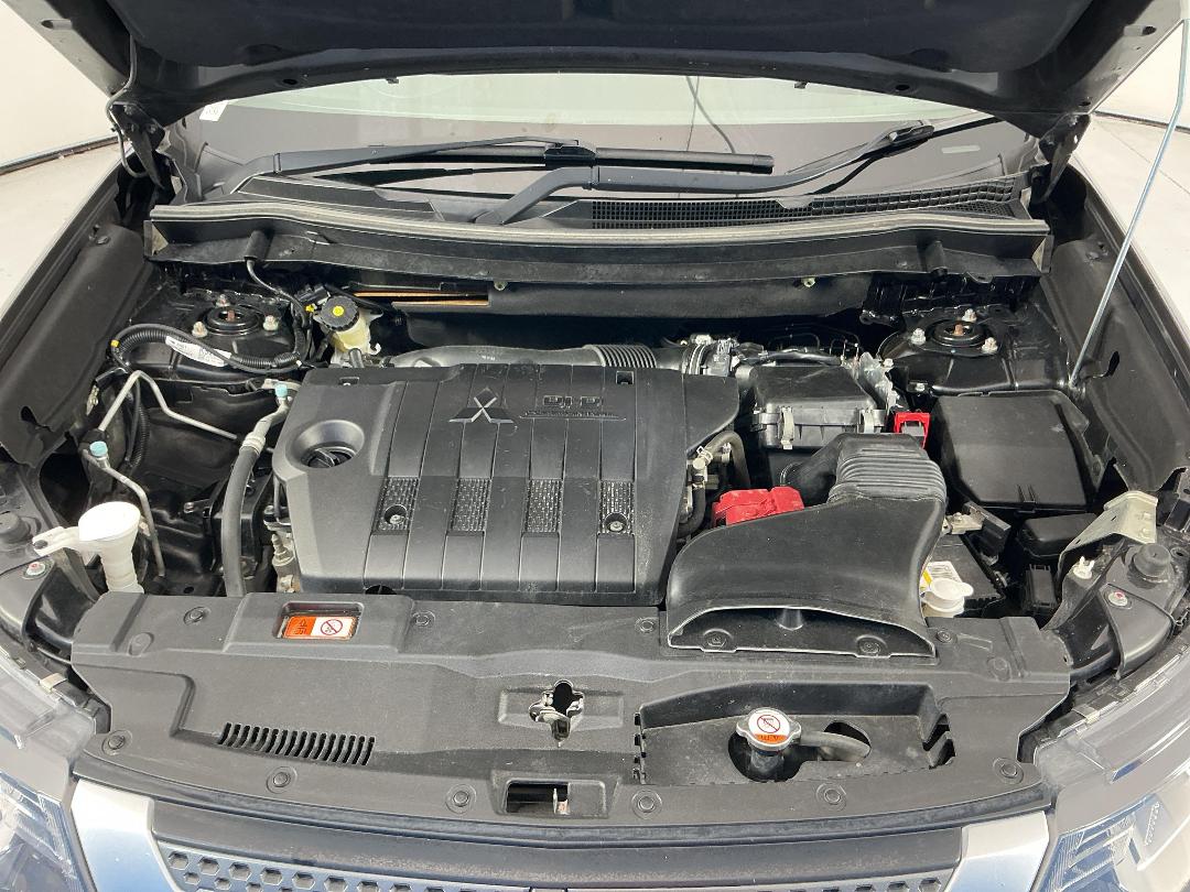 Photo '13' of Mitsubishi Outlander Photo '13' of Mitsubishi Outlander