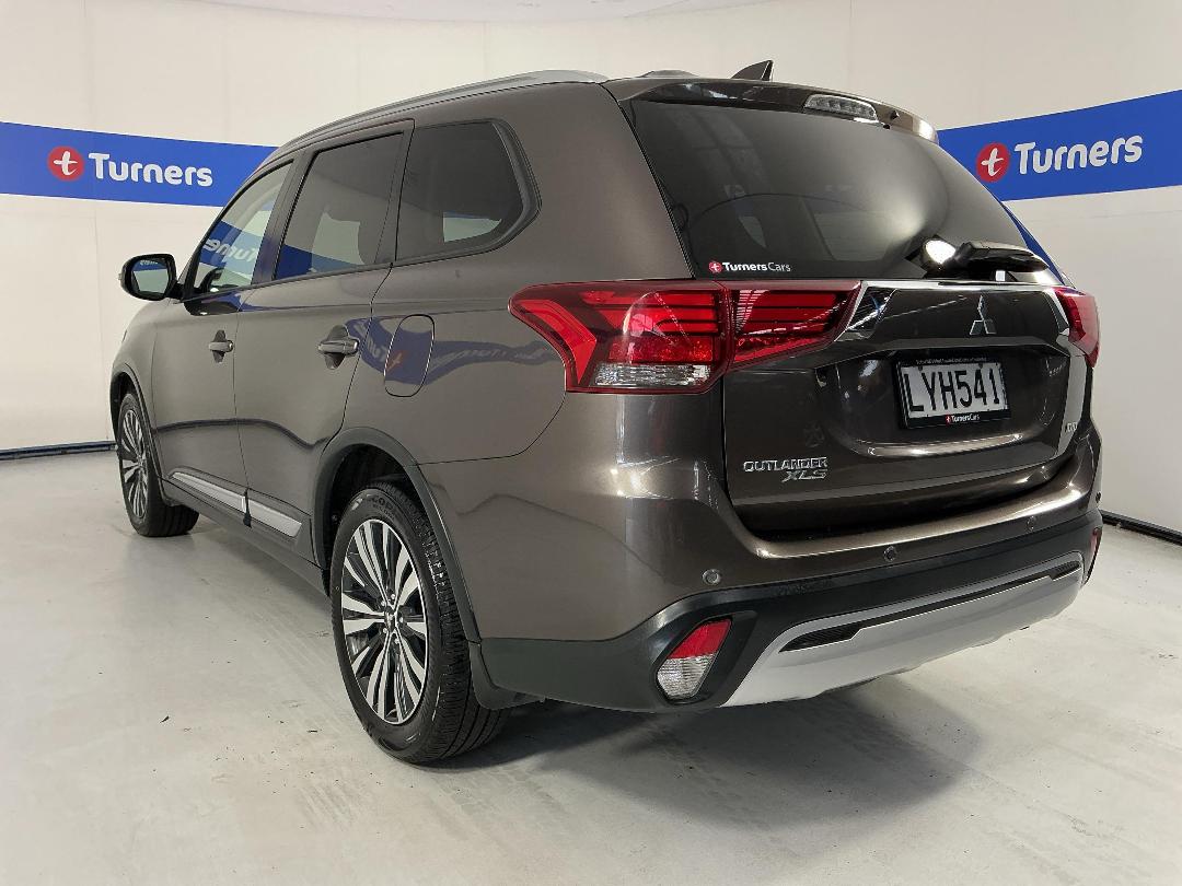 Photo '5' of Mitsubishi Outlander Photo '5' of Mitsubishi Outlander