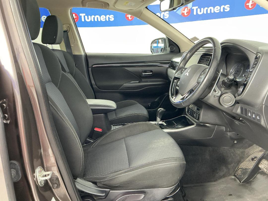 Photo '16' of Mitsubishi Outlander Photo '16' of Mitsubishi Outlander