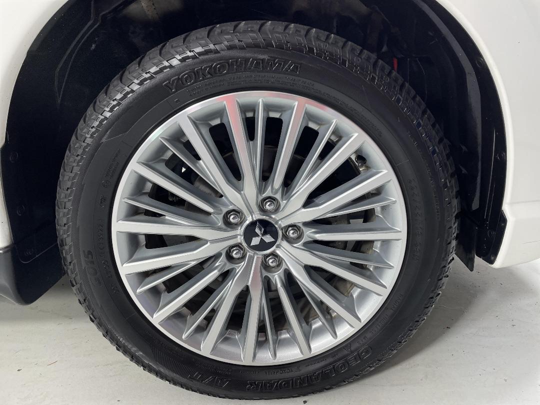 Photo '9' of Mitsubishi Outlander Photo '9' of Mitsubishi Outlander