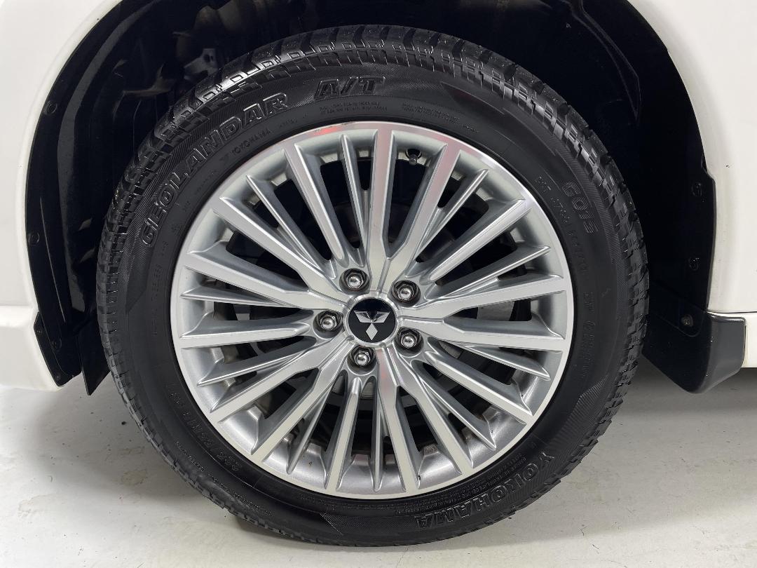 Photo '10' of Mitsubishi Outlander Photo '10' of Mitsubishi Outlander