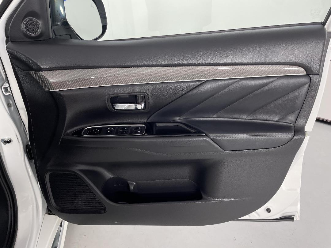 Photo '15' of Mitsubishi Outlander Photo '15' of Mitsubishi Outlander