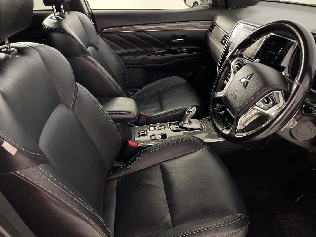 Photo '16' of Mitsubishi Outlander Photo '16' of Mitsubishi Outlander