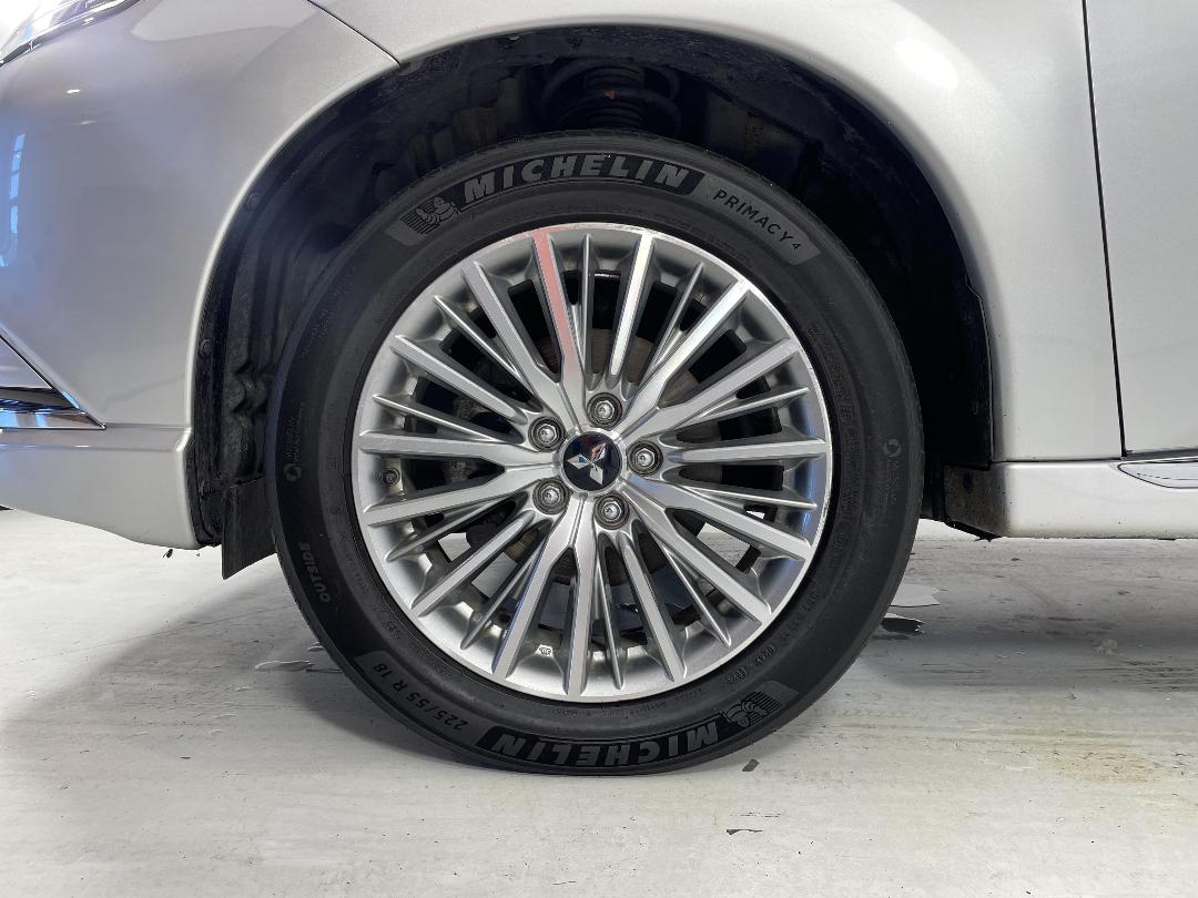 Photo '10' of Mitsubishi Outlander