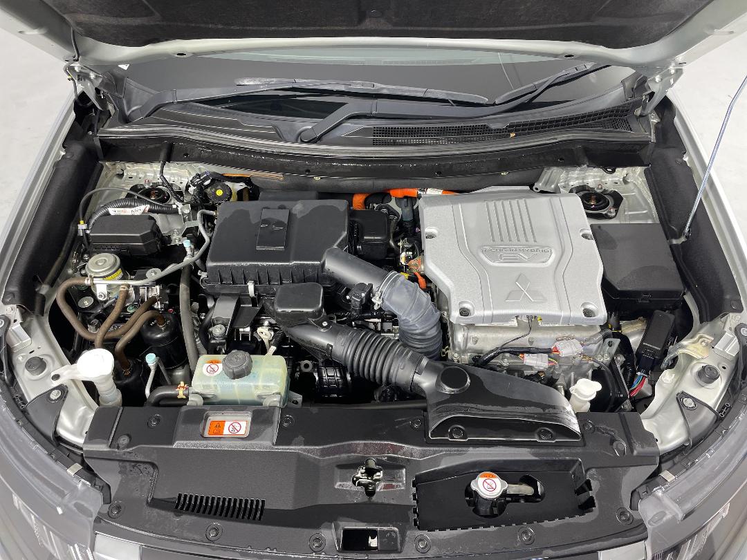 Photo '13' of Mitsubishi Outlander