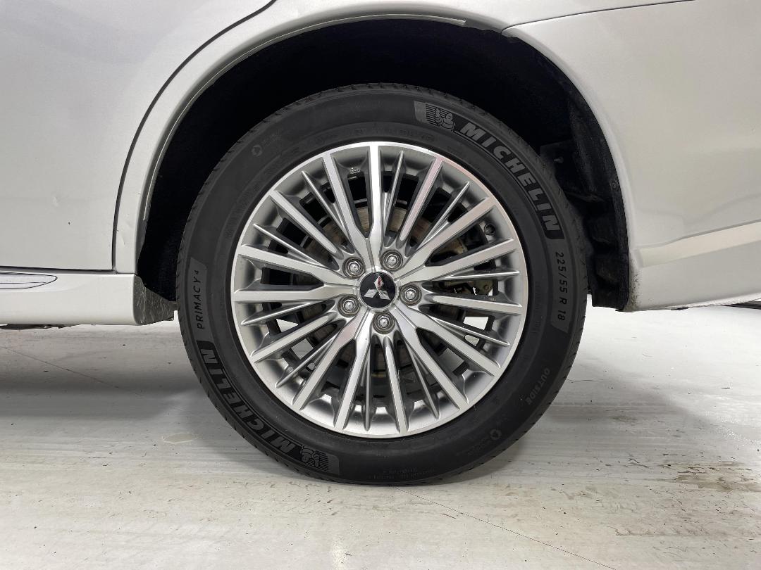 Photo '11' of Mitsubishi Outlander