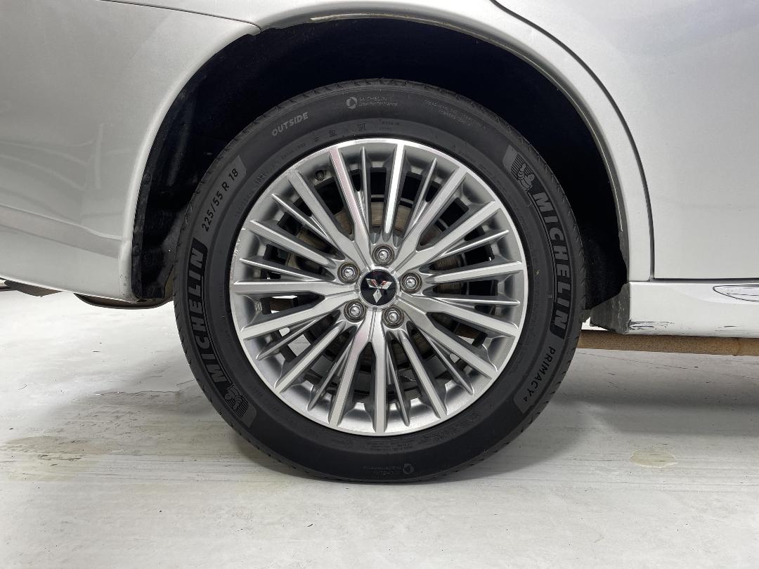 Photo '12' of Mitsubishi Outlander