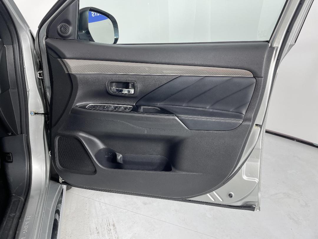 Photo '15' of Mitsubishi Outlander