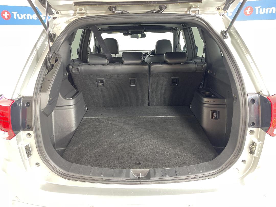 Photo '14' of Mitsubishi Outlander