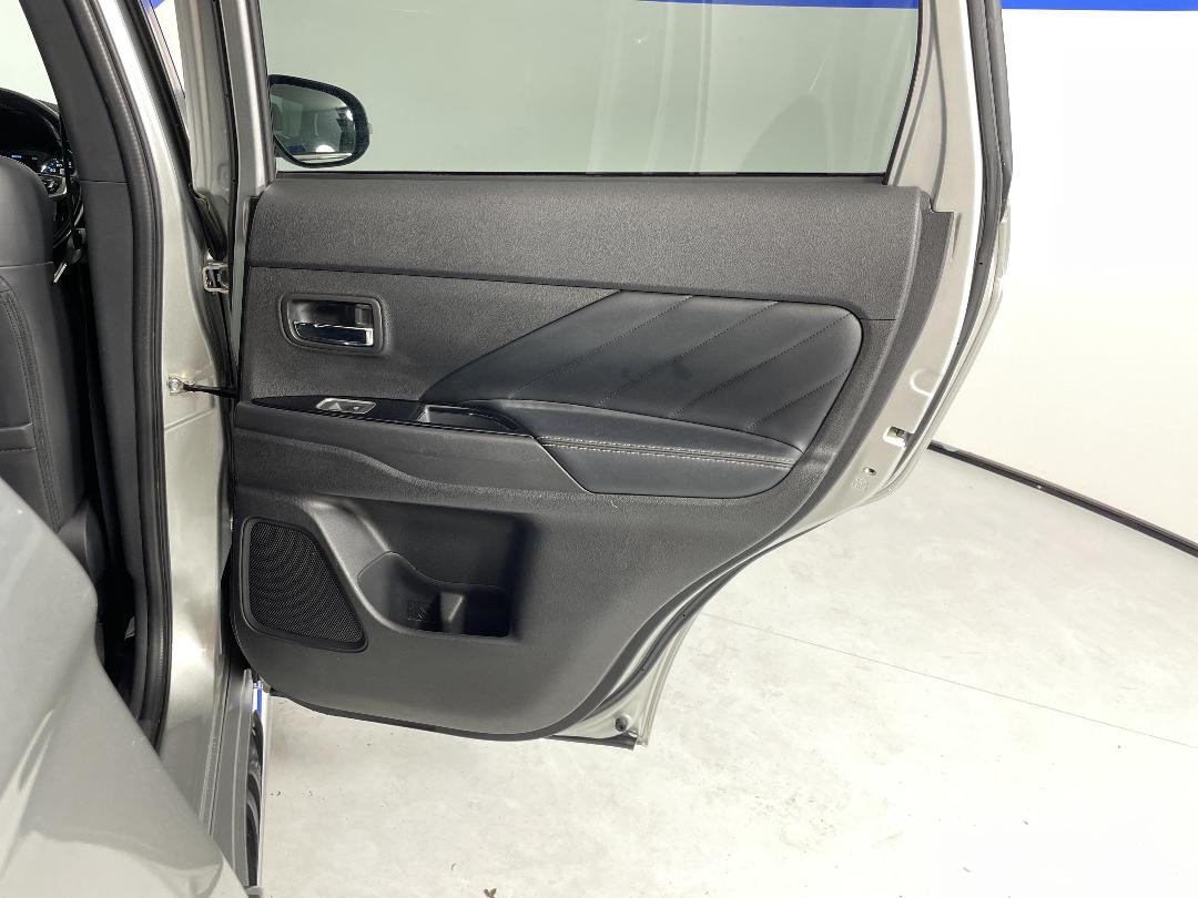 Photo '19' of Mitsubishi Outlander