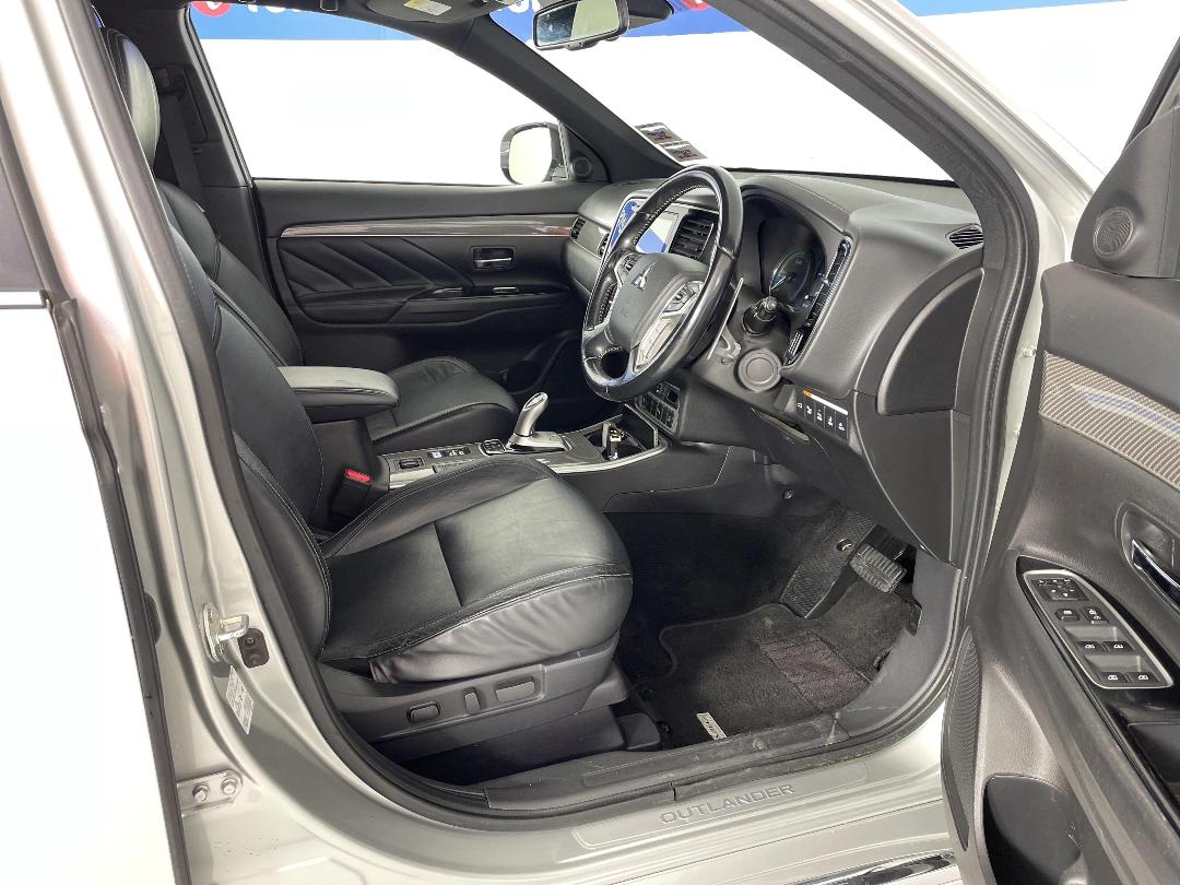 Photo '16' of Mitsubishi Outlander