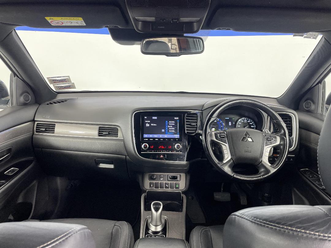 Photo '17' of Mitsubishi Outlander