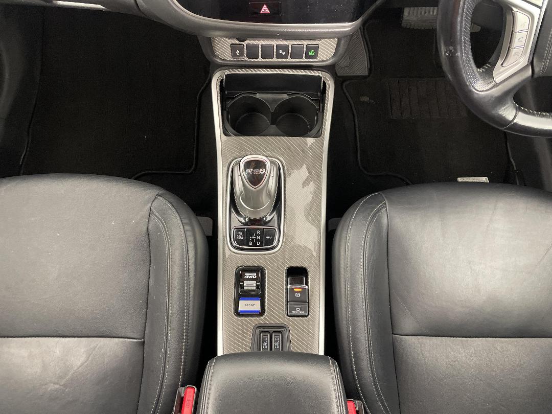 Photo '18' of Mitsubishi Outlander