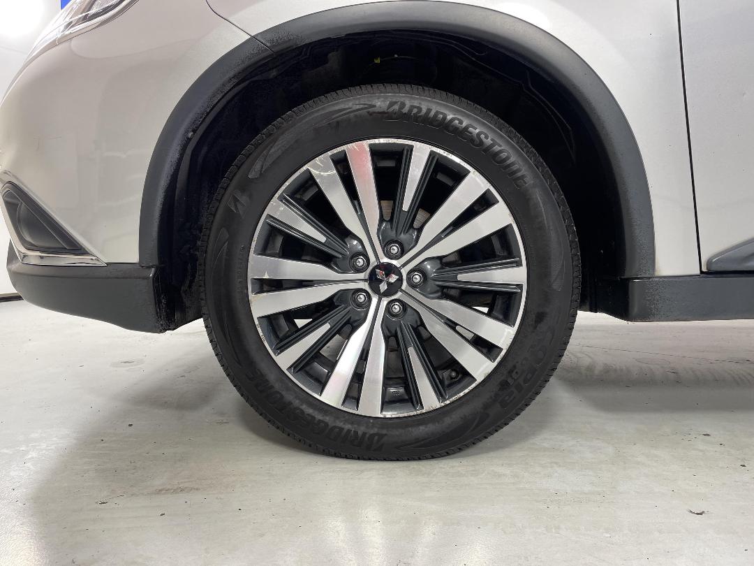 Photo '10' of Mitsubishi Outlander Photo '10' of Mitsubishi Outlander