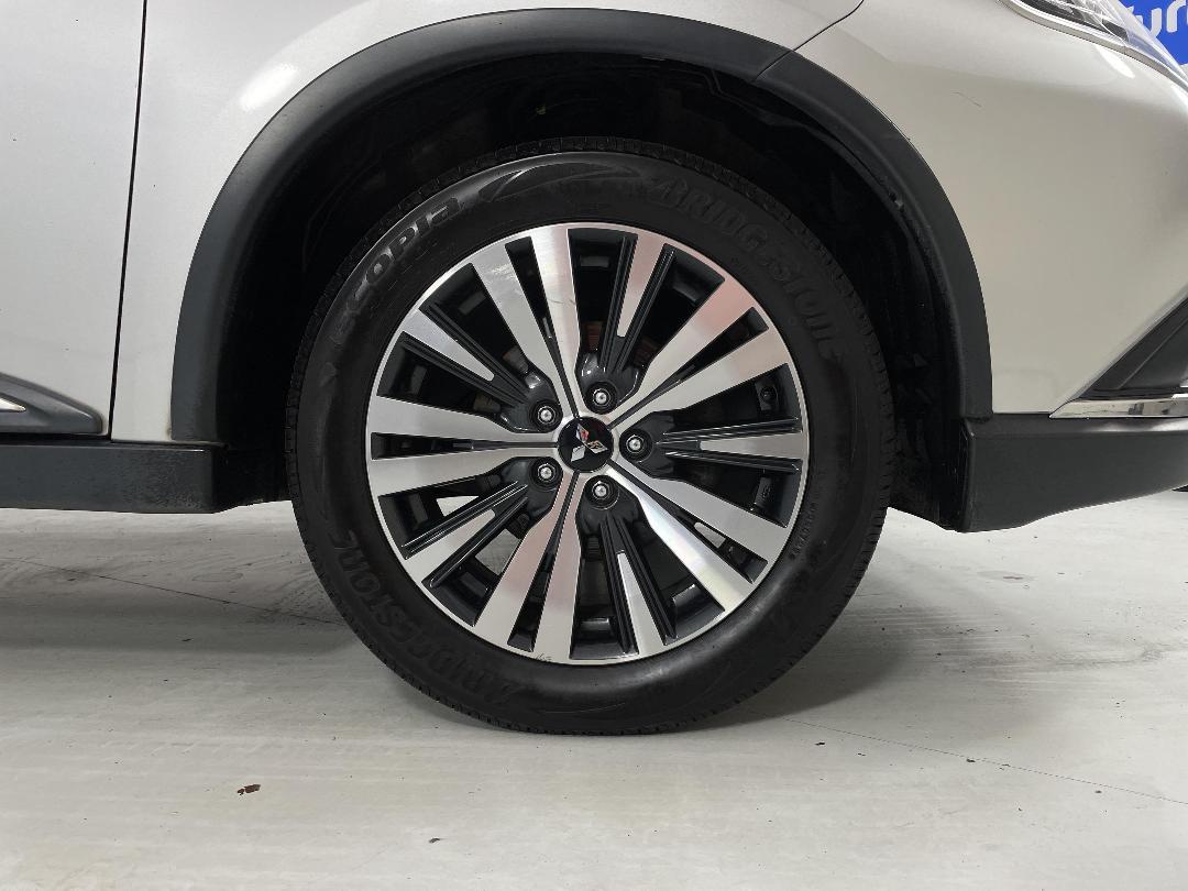 Photo '9' of Mitsubishi Outlander Photo '9' of Mitsubishi Outlander