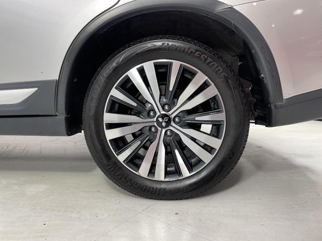 Photo '11' of Mitsubishi Outlander Photo '11' of Mitsubishi Outlander