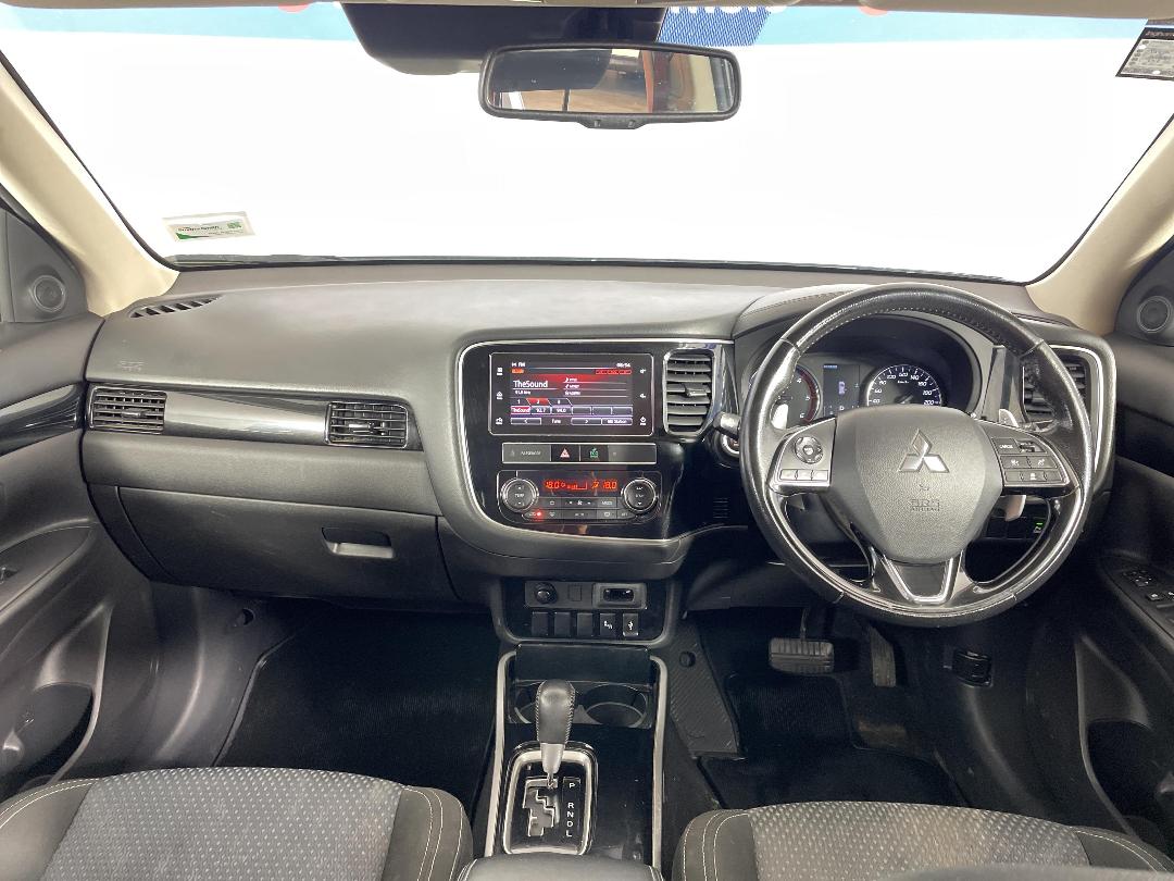 Photo '17' of Mitsubishi Outlander Photo '17' of Mitsubishi Outlander