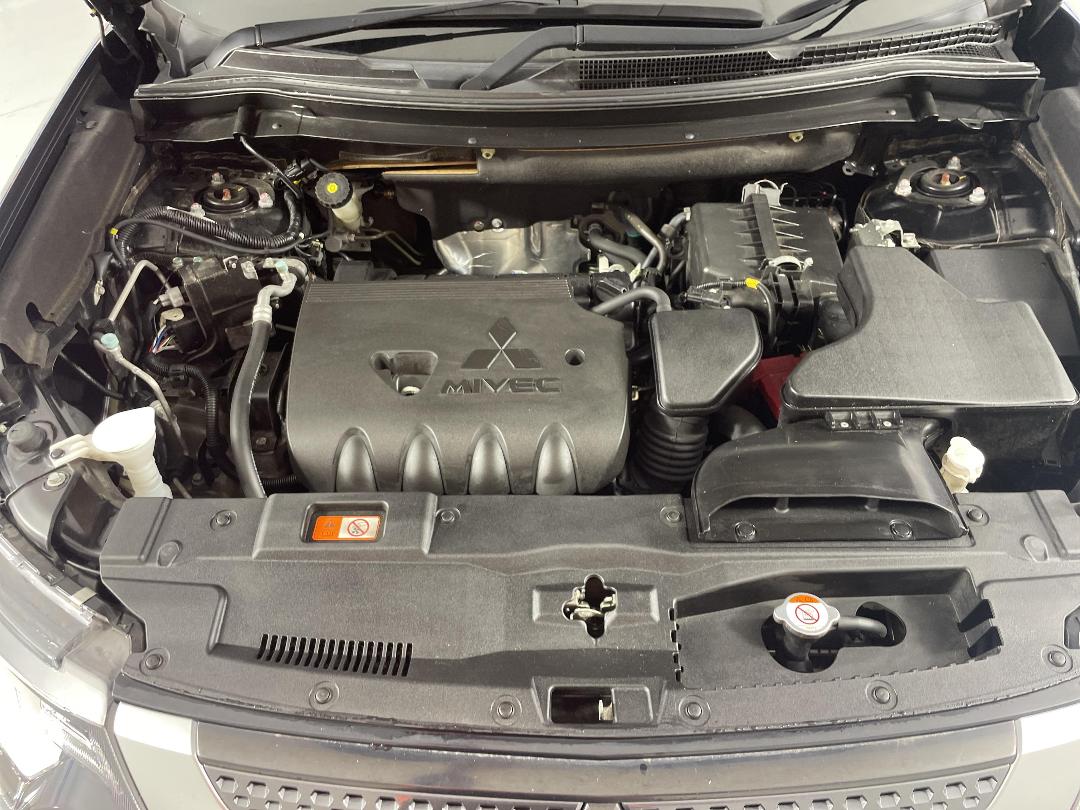 Photo '13' of Mitsubishi Outlander