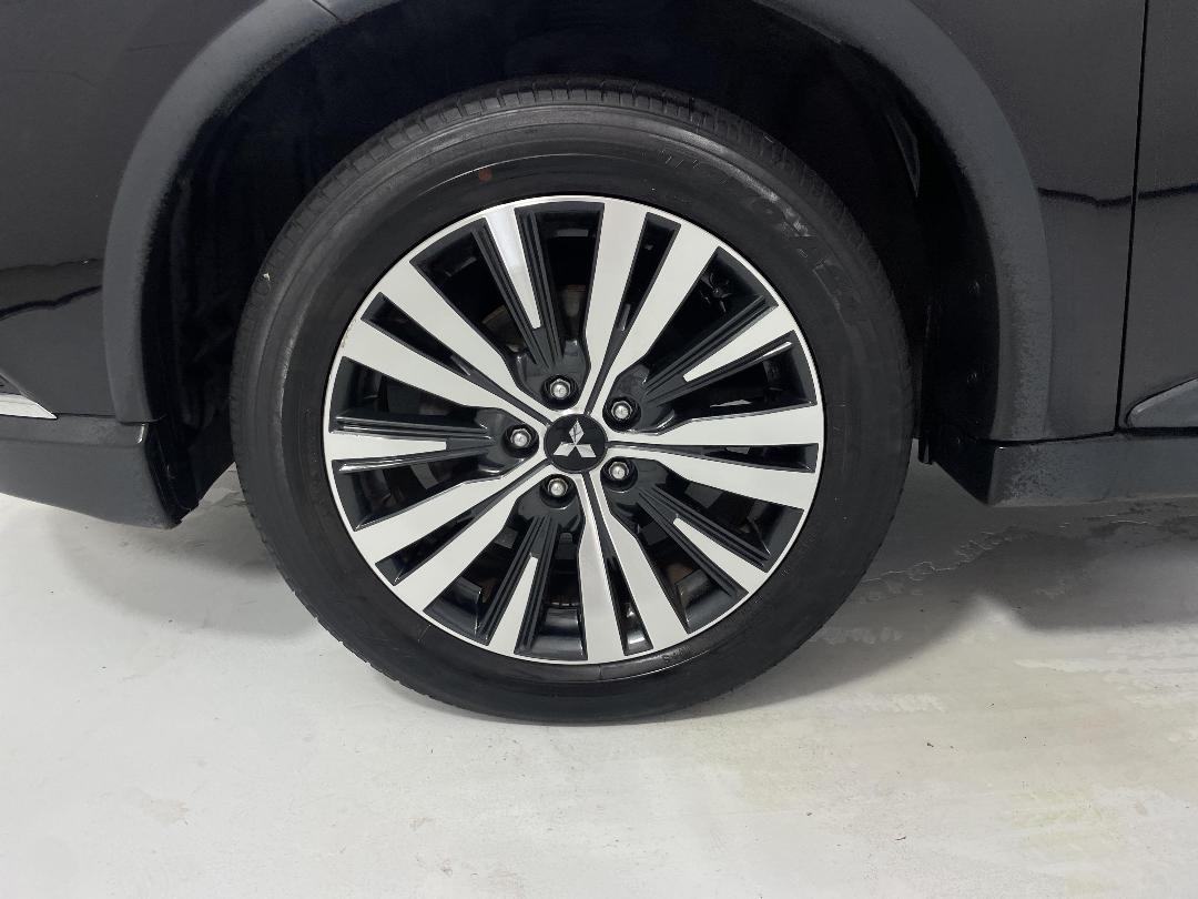 Photo '10' of Mitsubishi Outlander