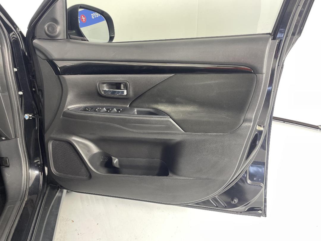 Photo '15' of Mitsubishi Outlander