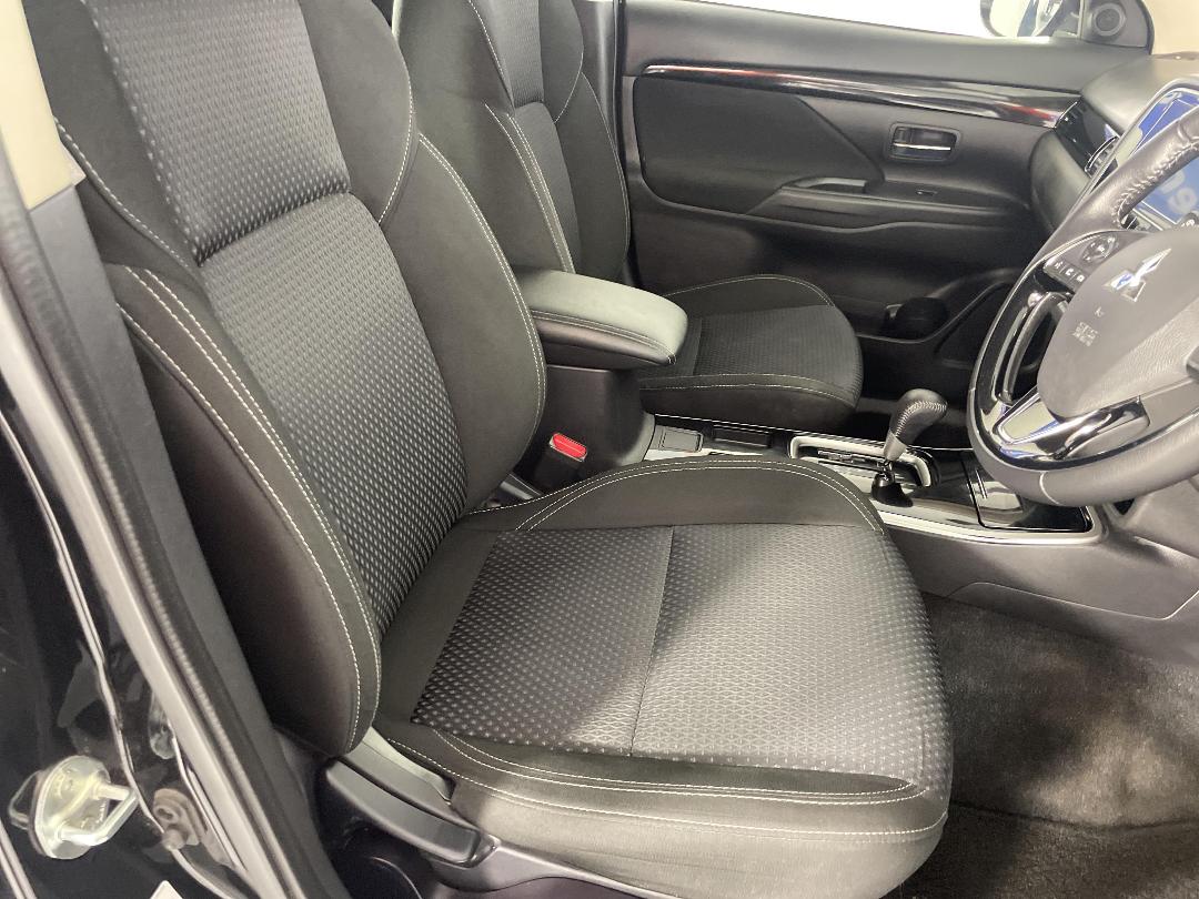 Photo '16' of Mitsubishi Outlander