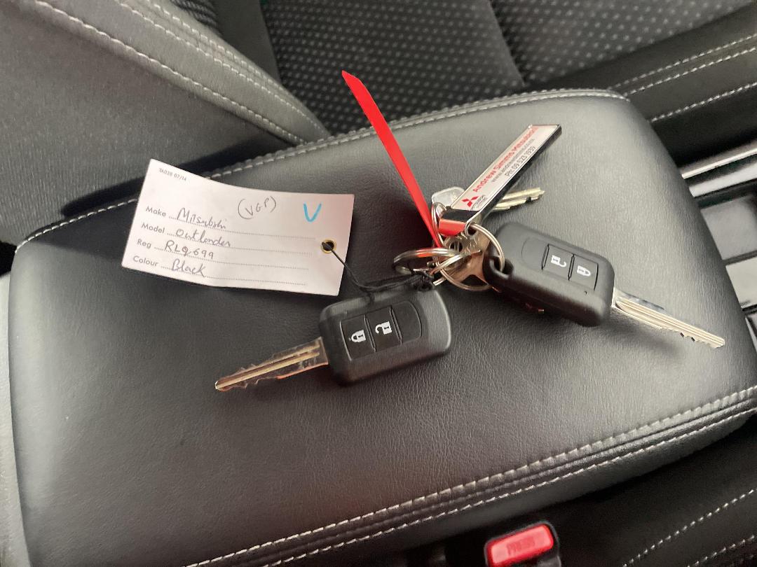 Photo '22' of Mitsubishi Outlander