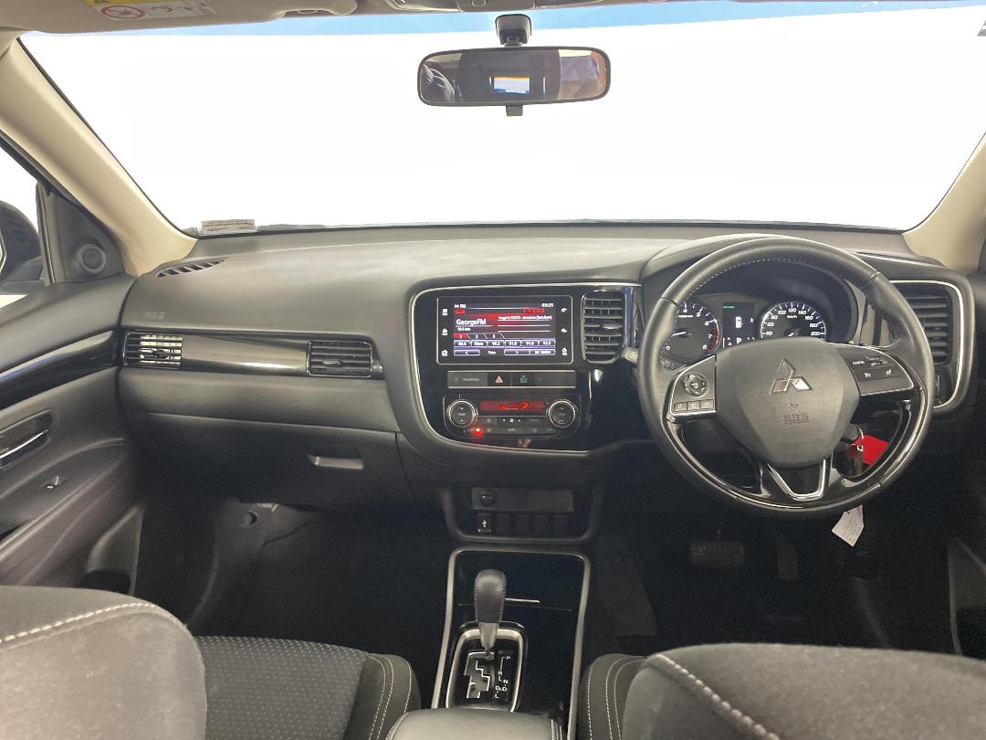 Photo '17' of Mitsubishi Outlander