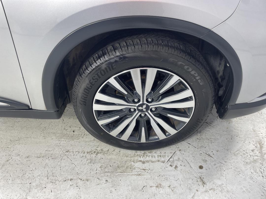 Photo '9' of Mitsubishi Outlander Photo '9' of Mitsubishi Outlander