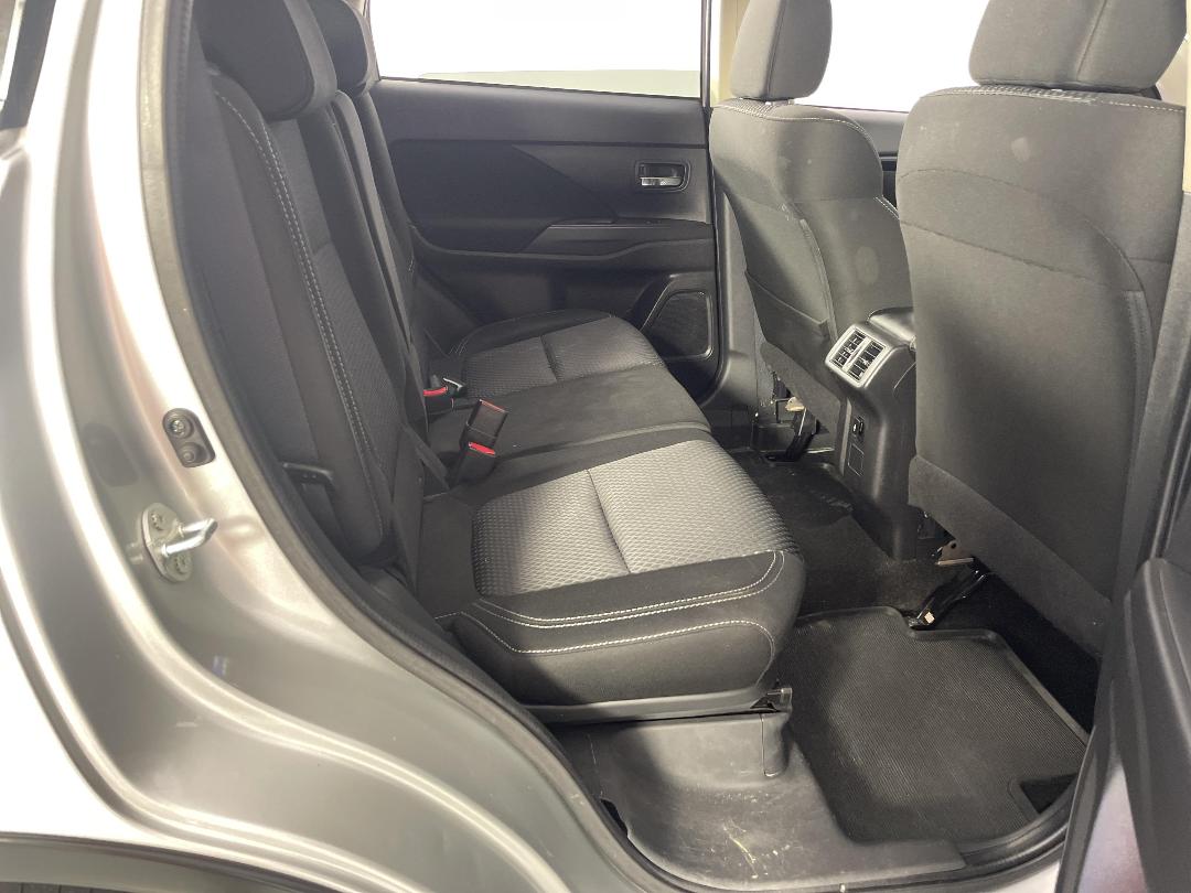 Photo '20' of Mitsubishi Outlander Photo '20' of Mitsubishi Outlander