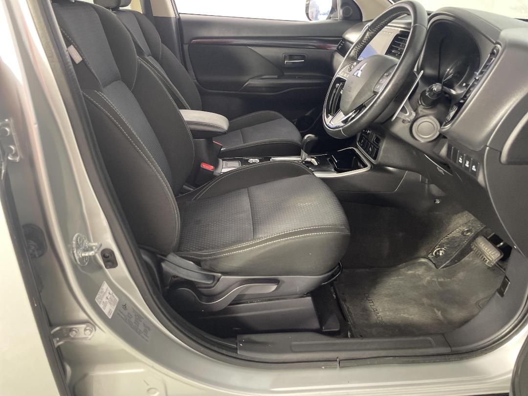 Photo '16' of Mitsubishi Outlander Photo '16' of Mitsubishi Outlander