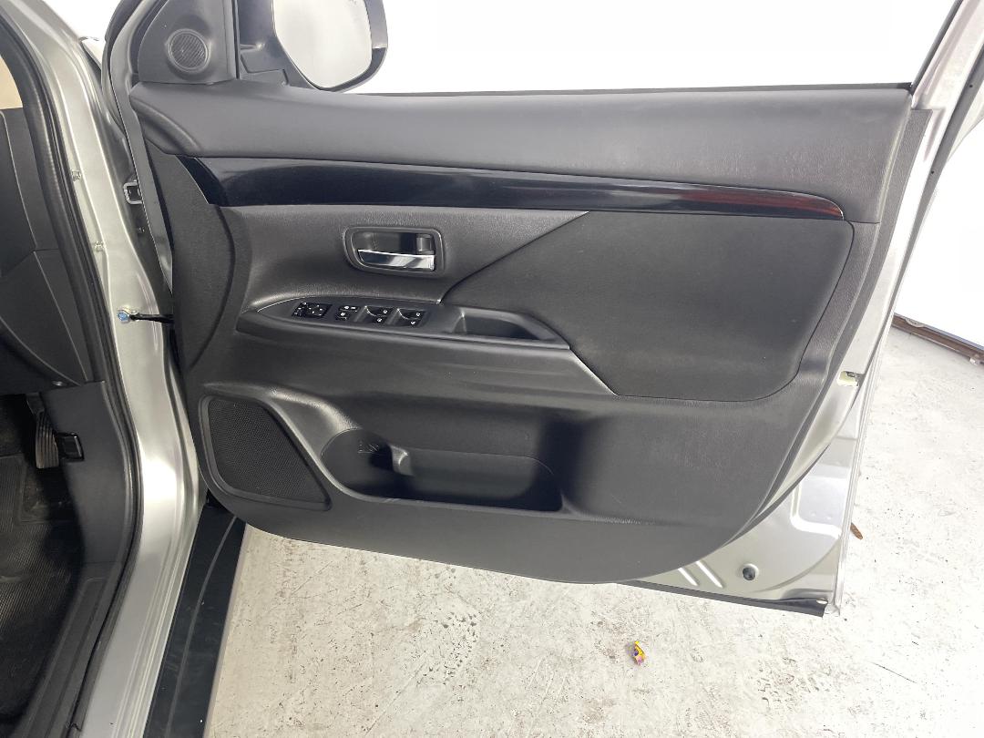 Photo '15' of Mitsubishi Outlander Photo '15' of Mitsubishi Outlander